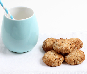Easy Coconut and Oat Cookies